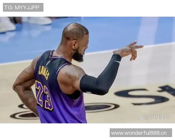 雷迪克谈詹姆斯训练状态称其每天坚持锻炼保持最佳状态